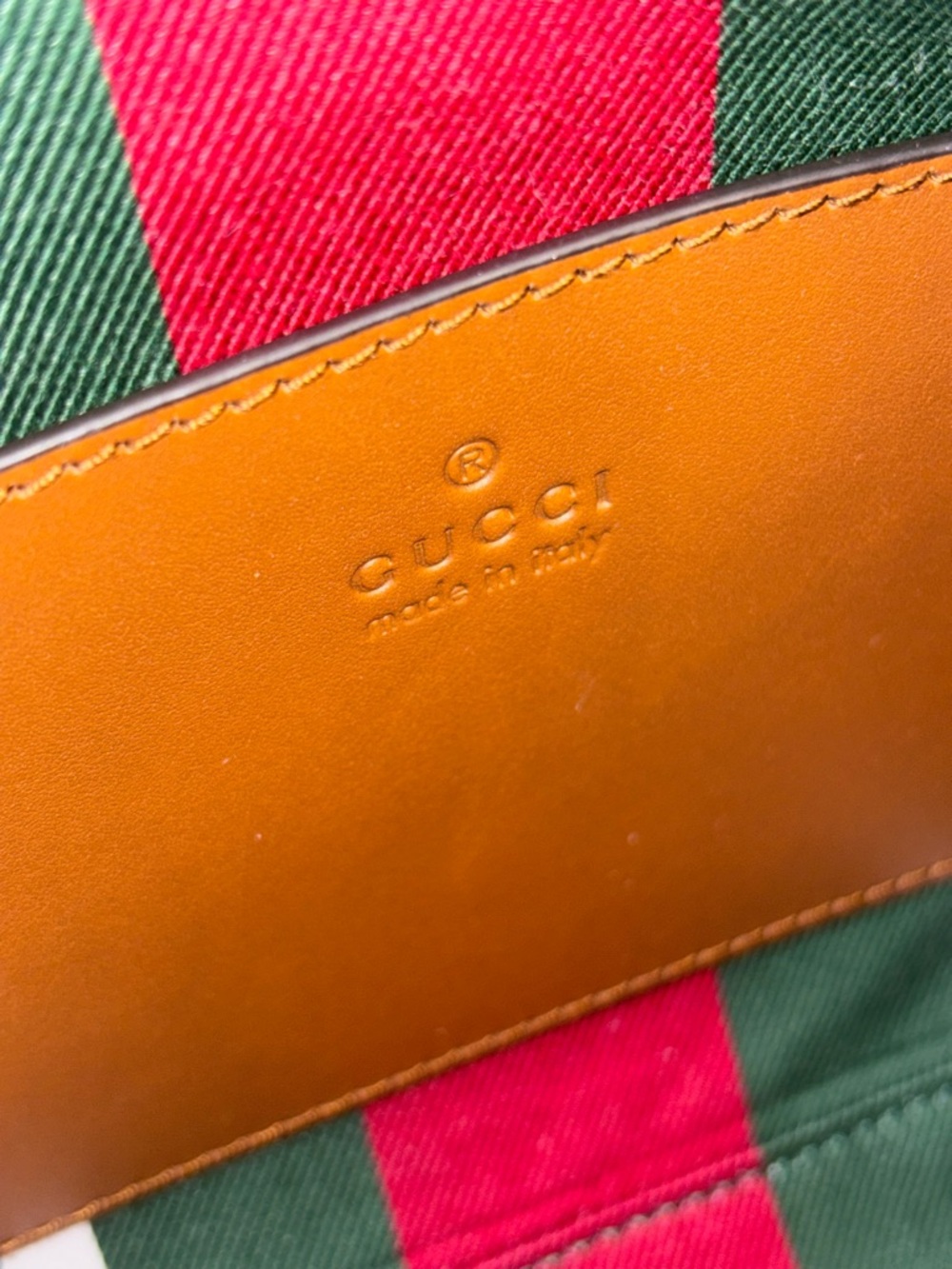 Stunning New Gucci Emblem 2 Way - Picture 9 of 15